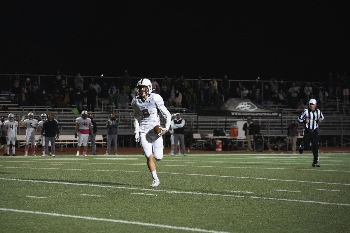 103020_spt_mer_mhsgardencityfootball-14.jpg