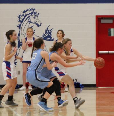 10 Area Girls Basketball Players Named To All Mid East League