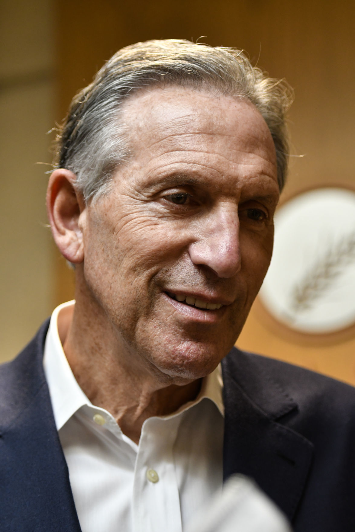 Former Starbucks CEO Howard Schultz mulls 2020 presidential campaign ...