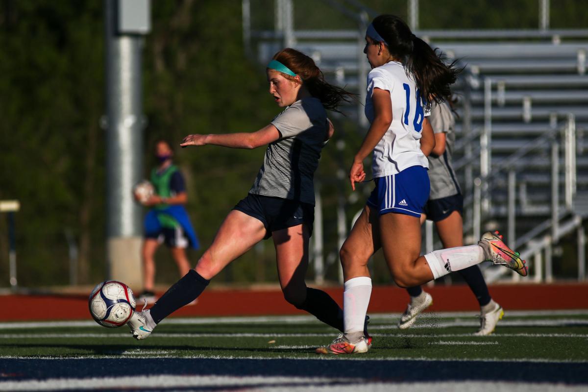 050421_mer_spt_mhswichitanwsoccer-3.jpg