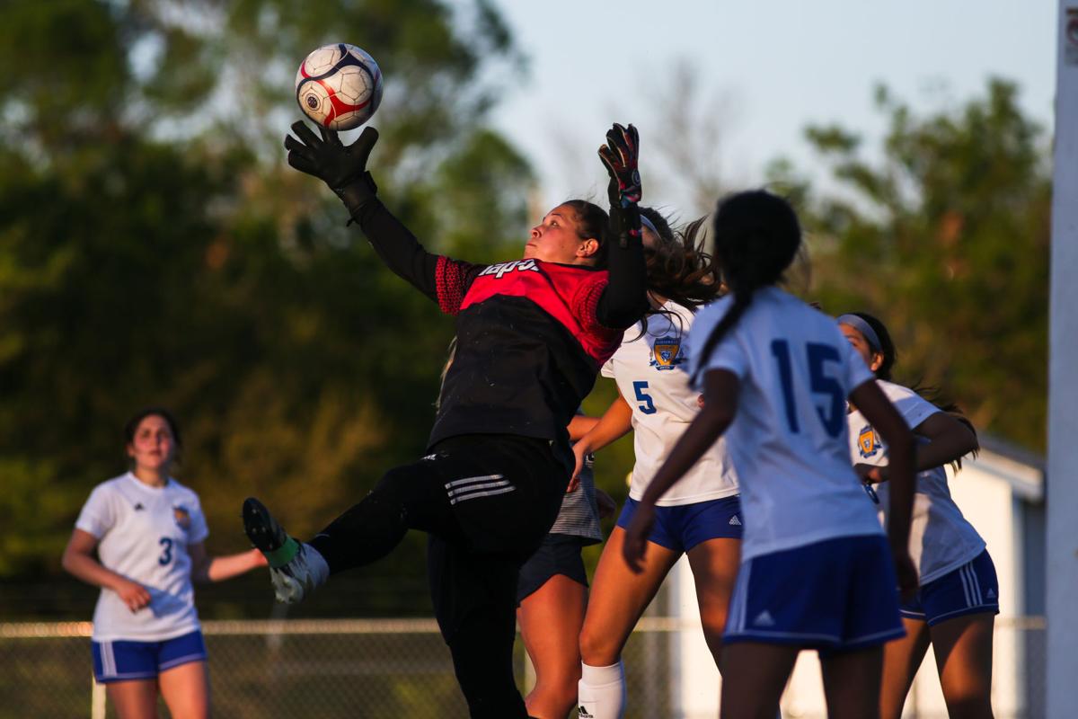 050421_mer_spt_mhswichitanwsoccer-16.jpg