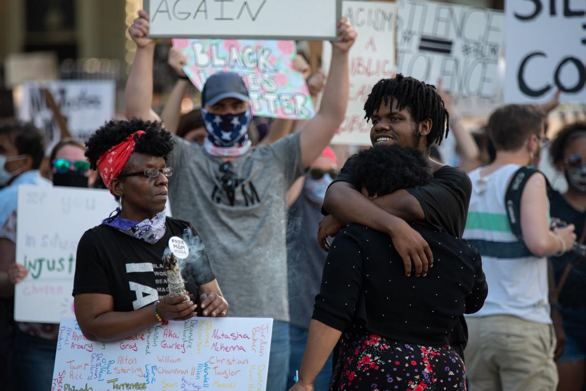 Crowd Of 2 000 Marches Down Bluemont In Show Of Solidarity With Nationwide Protests News Themercury Com