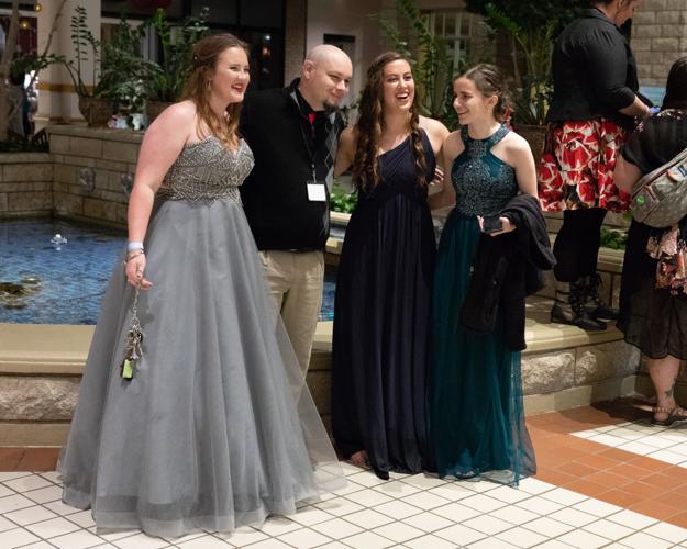 PHOTOS | Manhattan High School Prom | Images | themercury.com