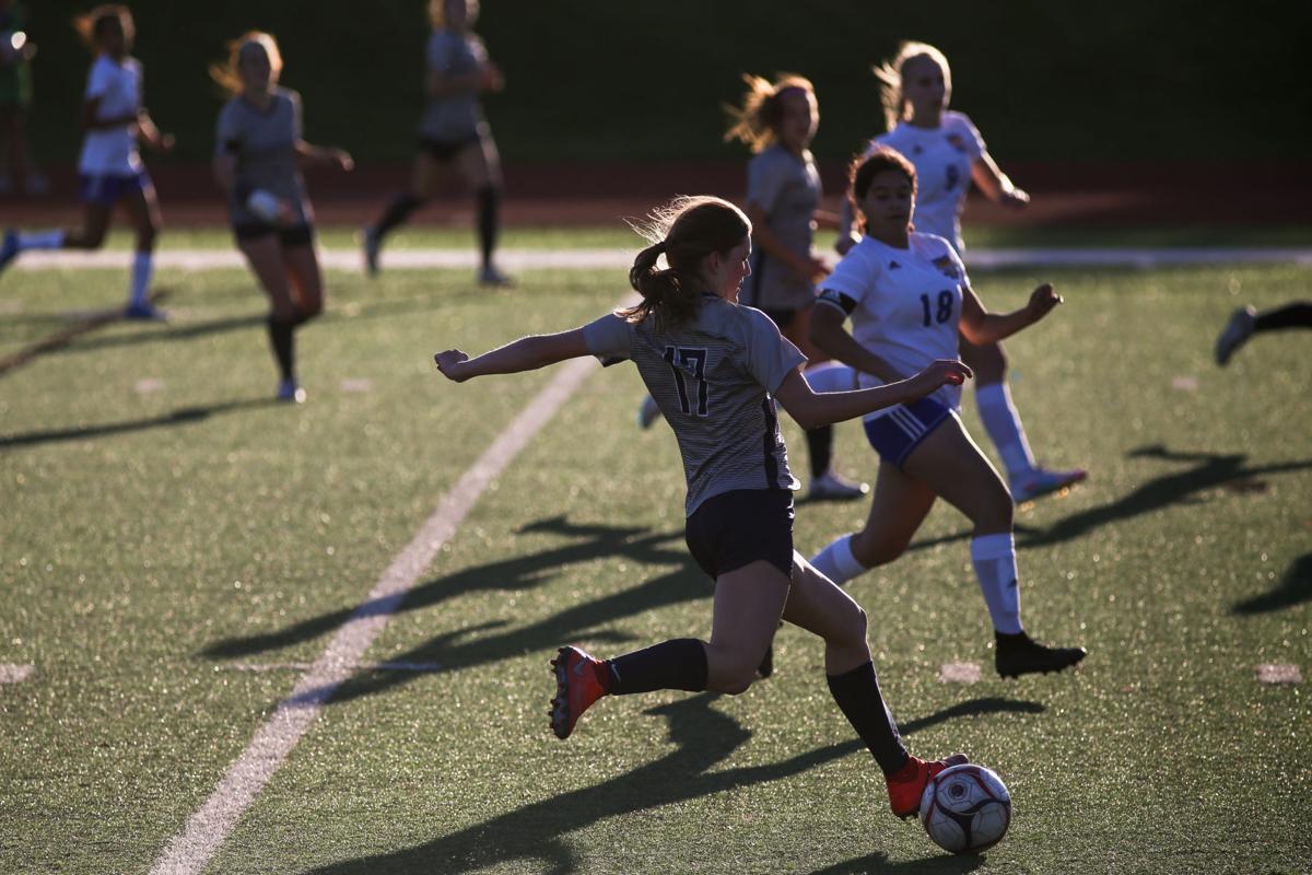 050421_mer_spt_mhswichitanwsoccer-5.jpg