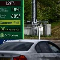 UK Inflation Jumps to 3.3% on Mideast War