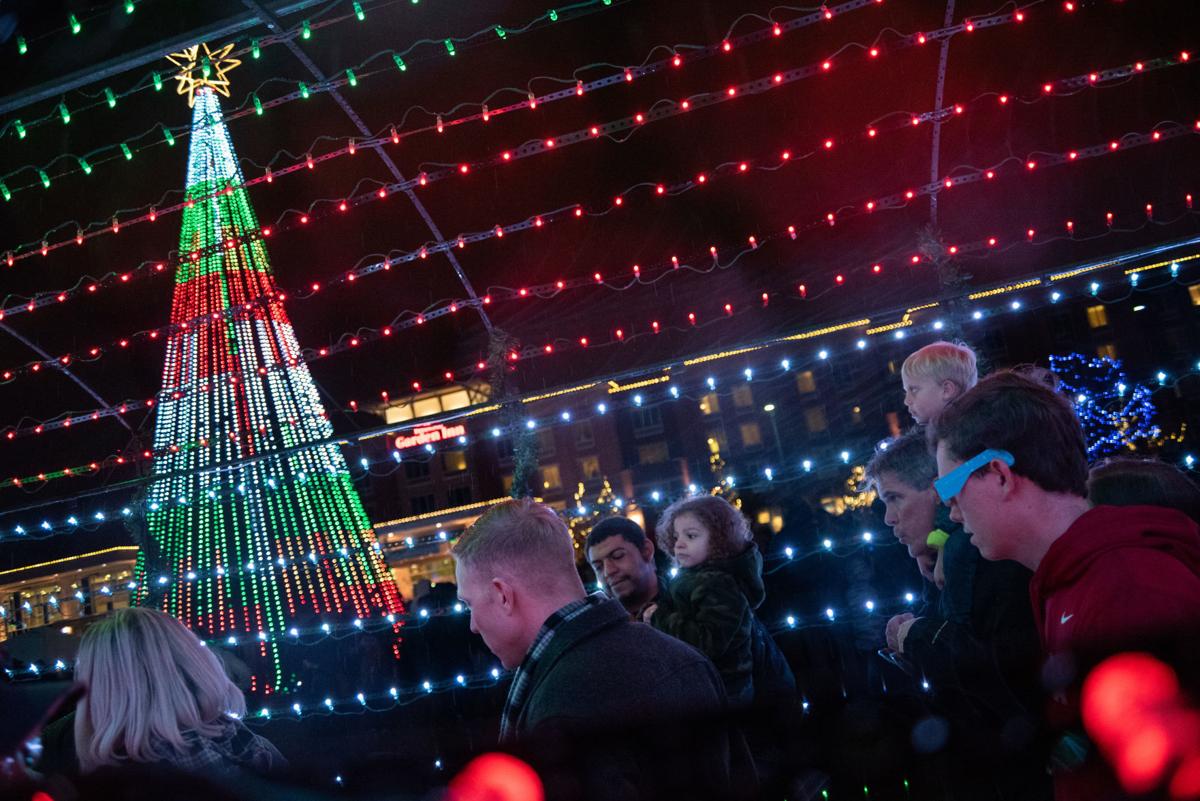 7th Annual Tree Lighting Ceremony At Blue Earth Plaza Images Themercury Com
