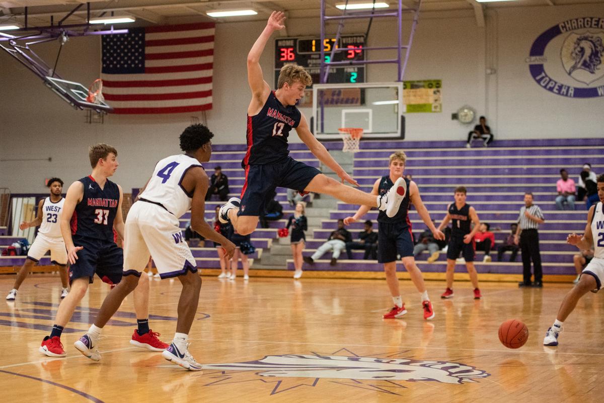 Manhattan Boys Fall To Topeka West 53 52 On Last Second Putback
