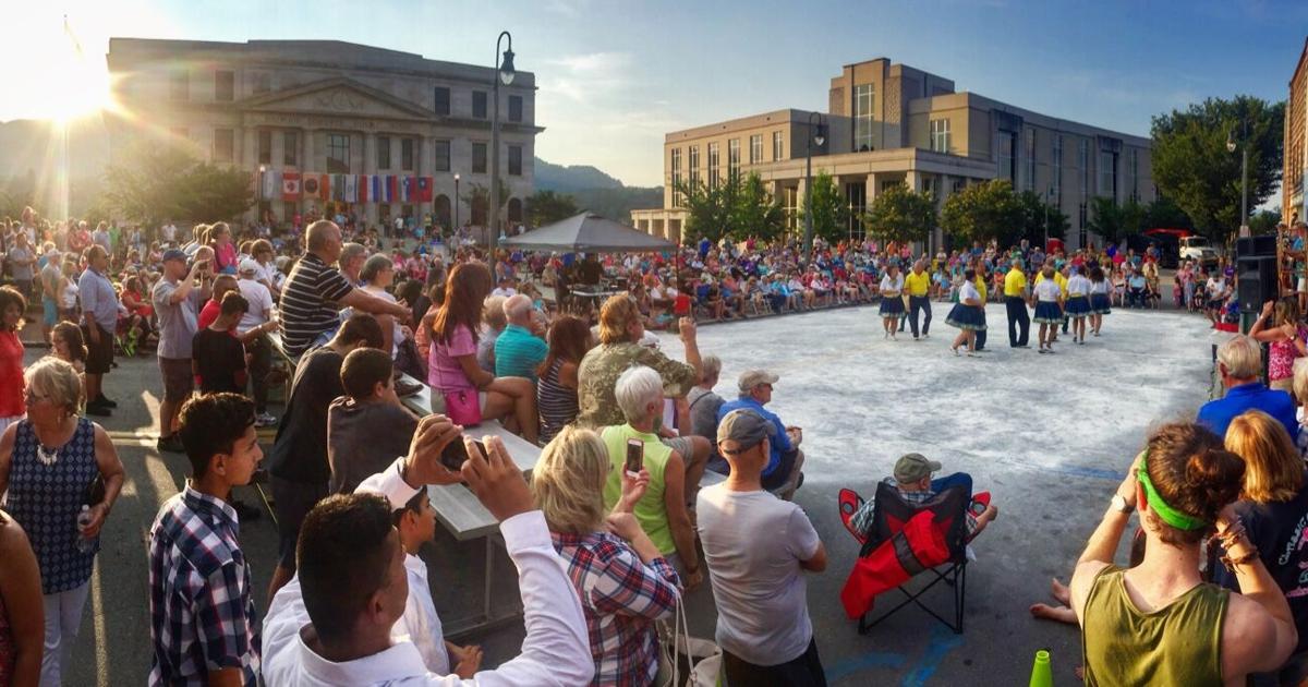 Mountain Street Dances schwingen in der Innenstadt von Waynesville wieder mit – The Mountaineer Mountain Street Dances schwingen in der Innenstadt von Waynesville wieder mit – The Mountaineer