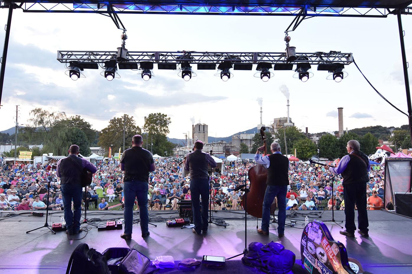 Canton S Blue Collar Bash Is Back For Labor Day News Themountaineer Com