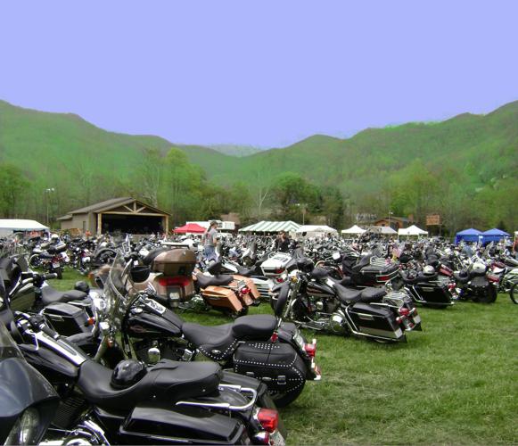 Thunder in the Smokies goes country Arts Entertainment