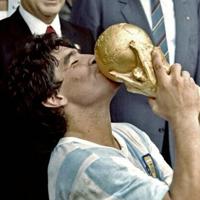 Un grupo de aficionados: El equipo médico de Maradona vuelve a ser juzgado en Argentina