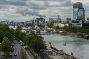 O rio Sena, em Paris, ainda está reprovado nos testes de água menos de dois meses antes do início das Olimpíadas, em 26 de julho.