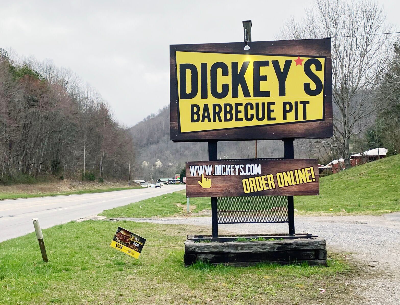 Dickeys bbq outlet logo