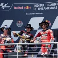 El español Maverick Viñales celebra la victoria en el MotoGP del Nacional de Estados Unidos