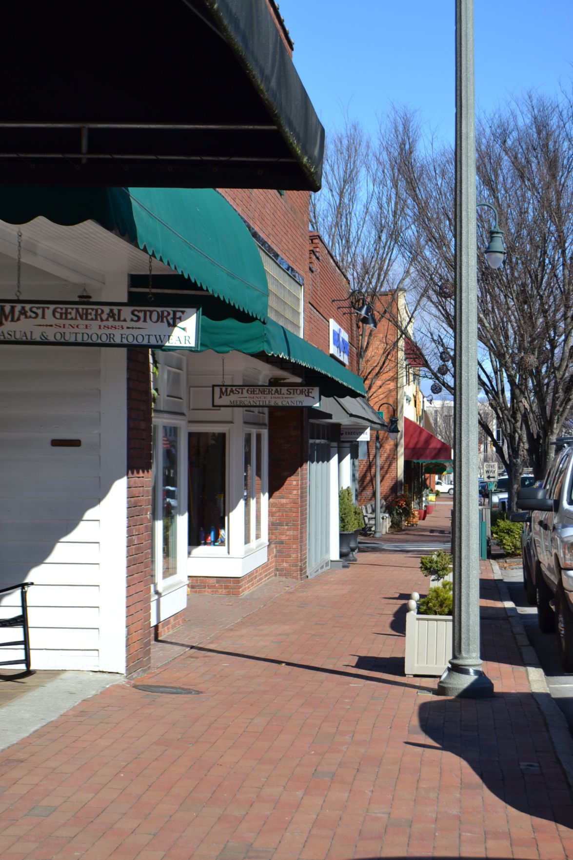 Shopping in Downtown Waynesville Photo Galleries