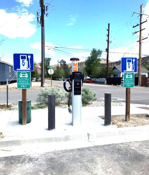 Electric vehicle charging station