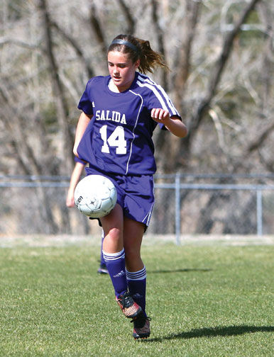 Michele Pelino dribbles down the field Free Content