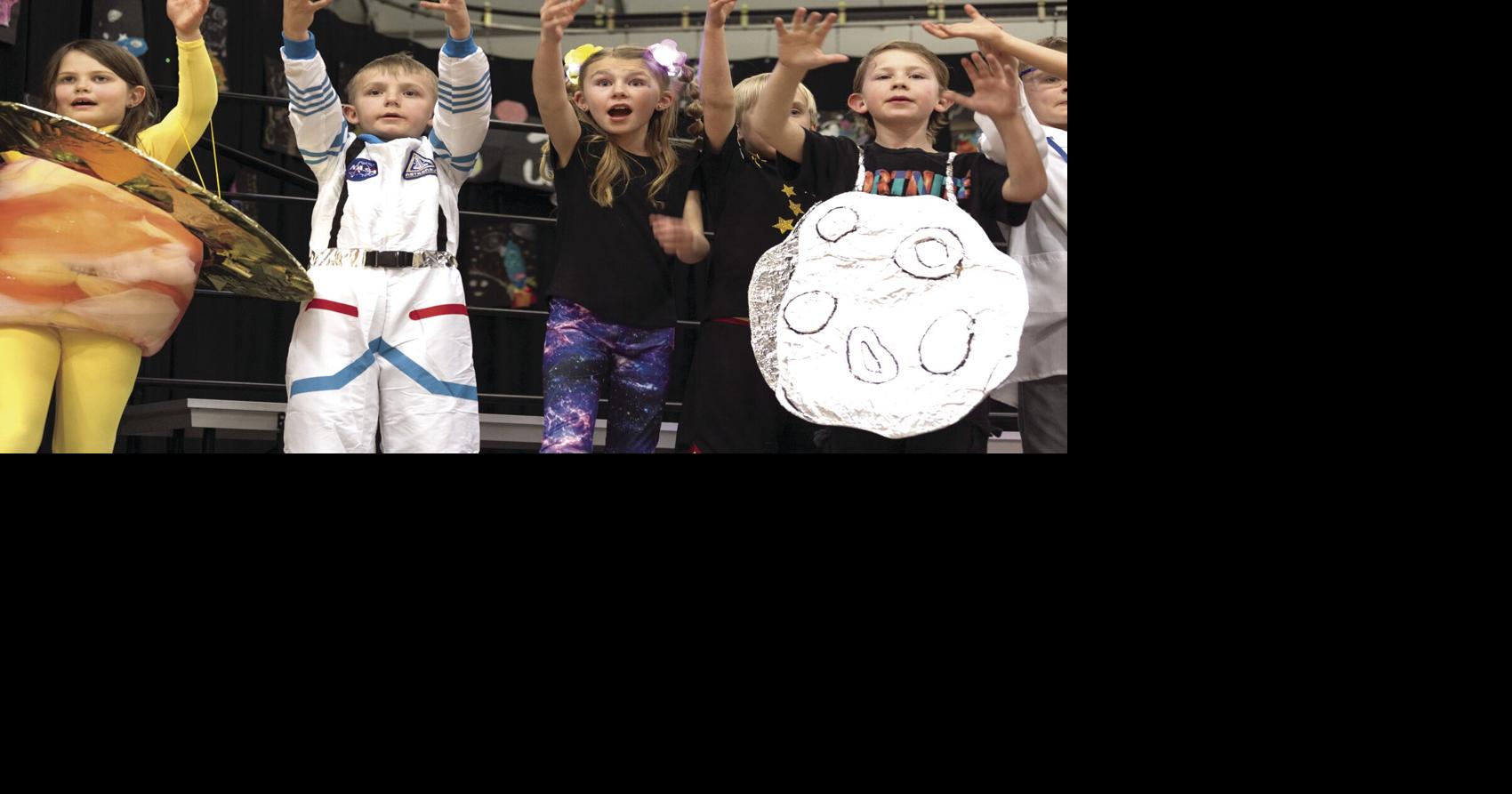 LES second-graders shine in ‘Spaced Out’ | Multimedia | themountainmail.com