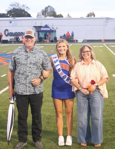 Donald Ridenour Madison Ridenour smiles with family. | Sports | themountainpress.com