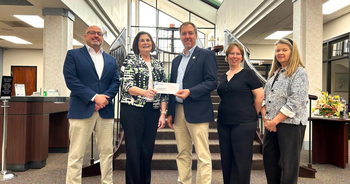 Community Trust Bank donates $25,000 in support of Roane State’s new Knox Regional Health Science Education Center
