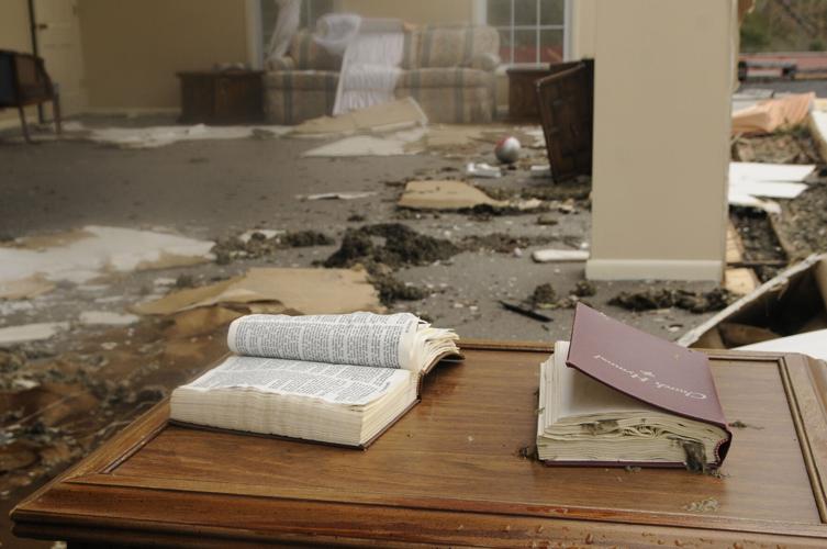 Tornado cleanup continues in Sunbright State Of Tennessee