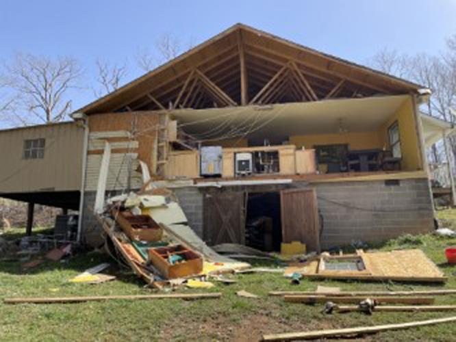 Heavy winds, possible tornado damages Sunbright City Hall, several