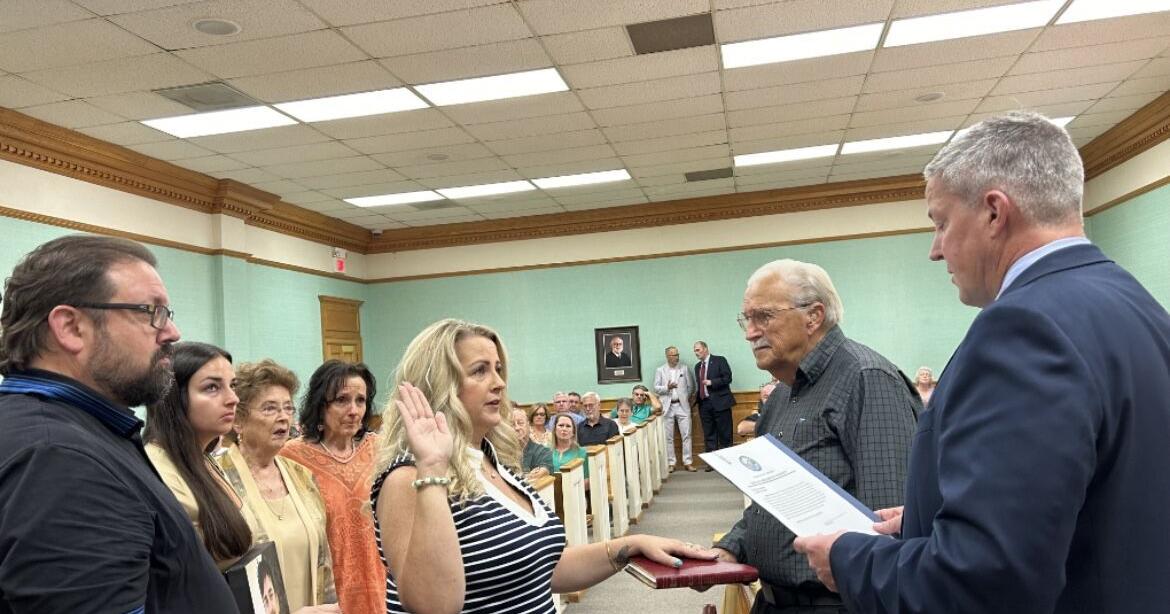 Elected officials sworn in at courthouse | News | themountainpress.com