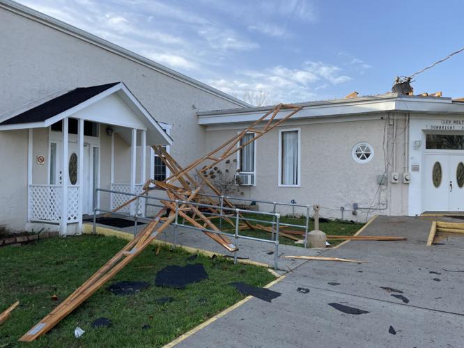 Heavy winds, possible tornado damages Sunbright City Hall, several