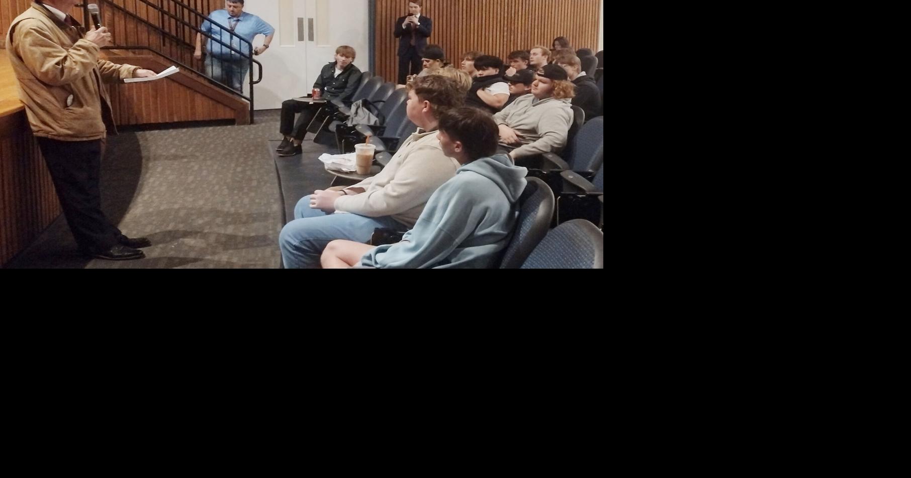 Burchett speaks to seniors at CCHS