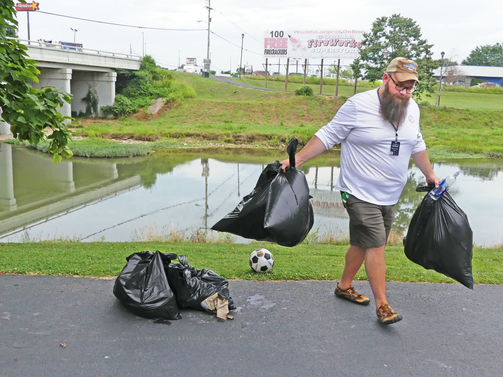 KSB, businesses clean along Little Pigeon - Vimarsana News