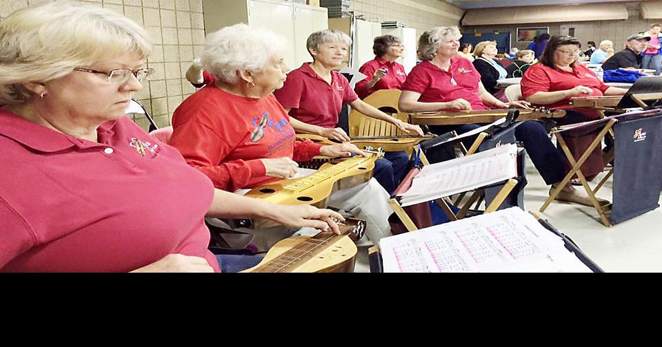 Heartland Dulcimer Club members entertain at Lakewood Neighbors