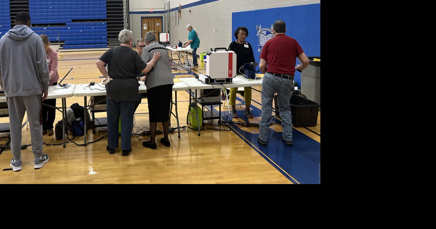 Poll workers keep primary voters moving | Local News ...