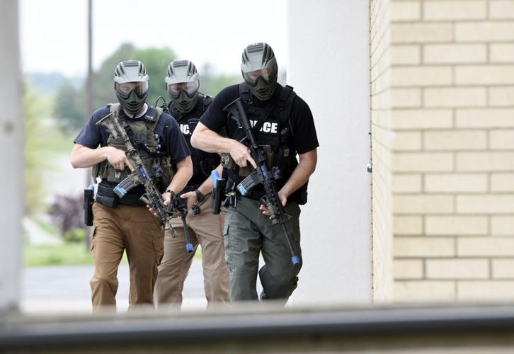 E’town police practice active shooter response | Local News ...