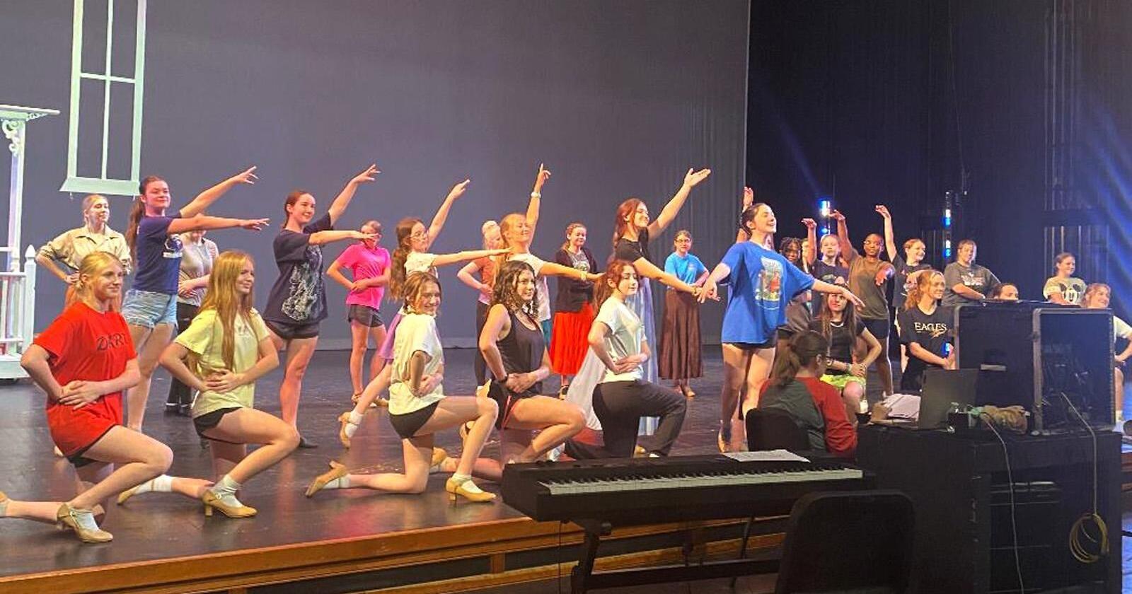 Youth theatre stampedes onto PAC stage with 'Oklahoma!' | Pulse - Vimarsana News
