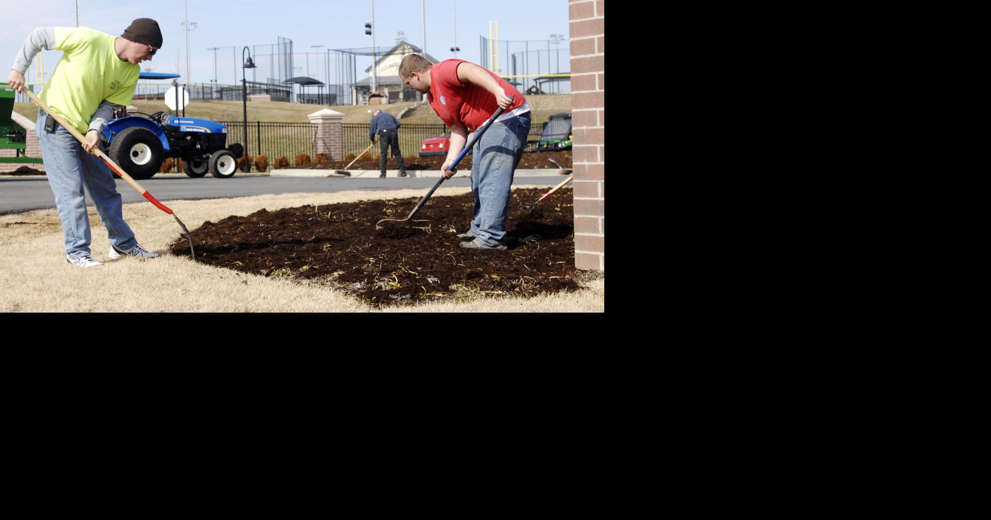 PHOTO: Preparing the park | Local News | thenewsenterprise.com