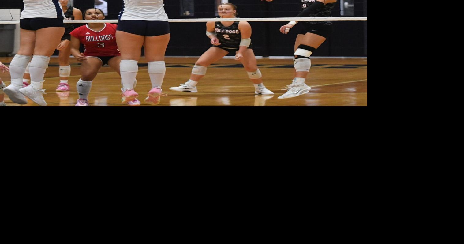 E’town rallies in final set for district sweep