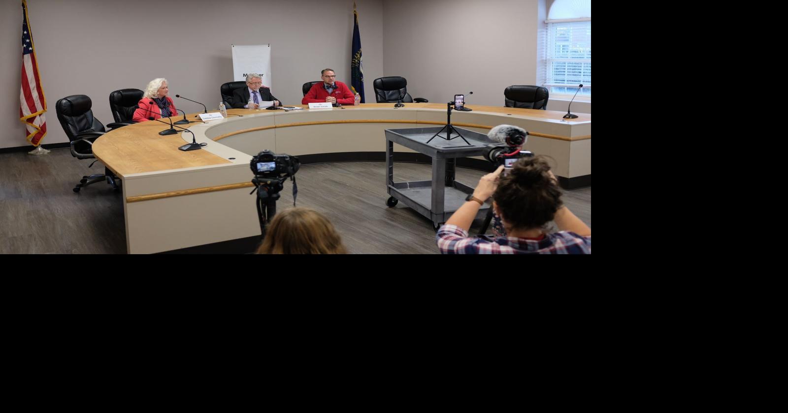 Clerk candidates debate service at forum | Local News ...