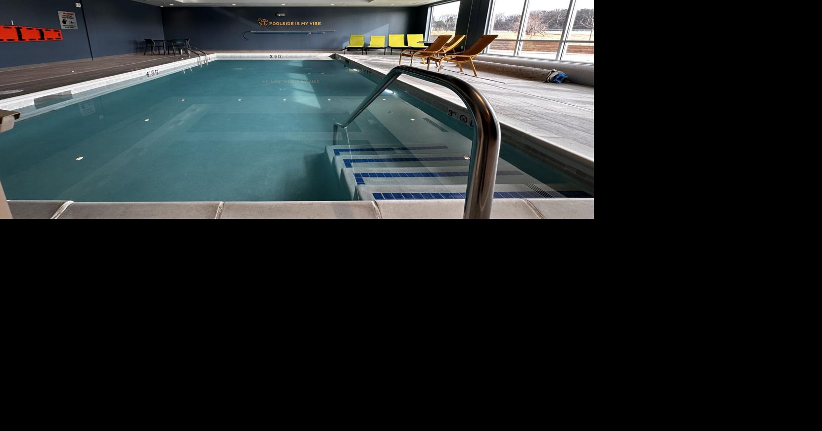 HOME2 SUITES POOL