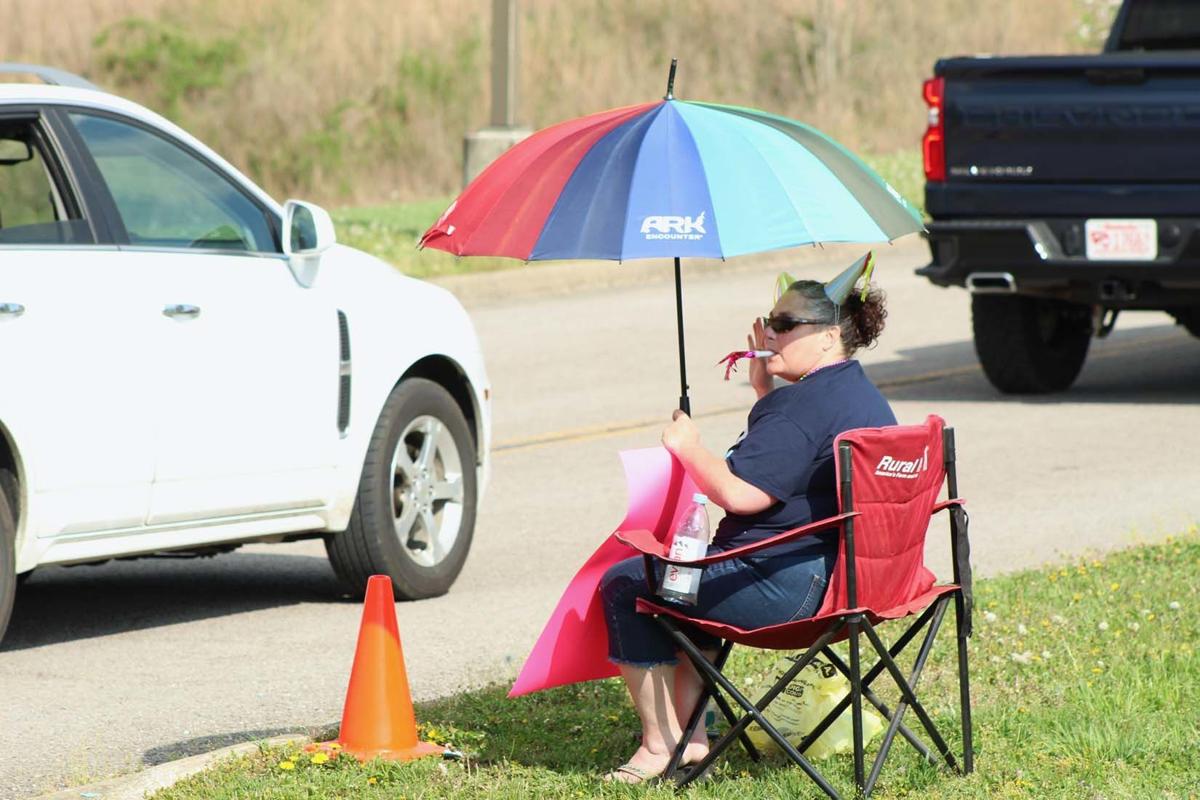 Lakewood Holds Drive Thru Hello Party For Students Staff News Alert Thenewsenterprise Com