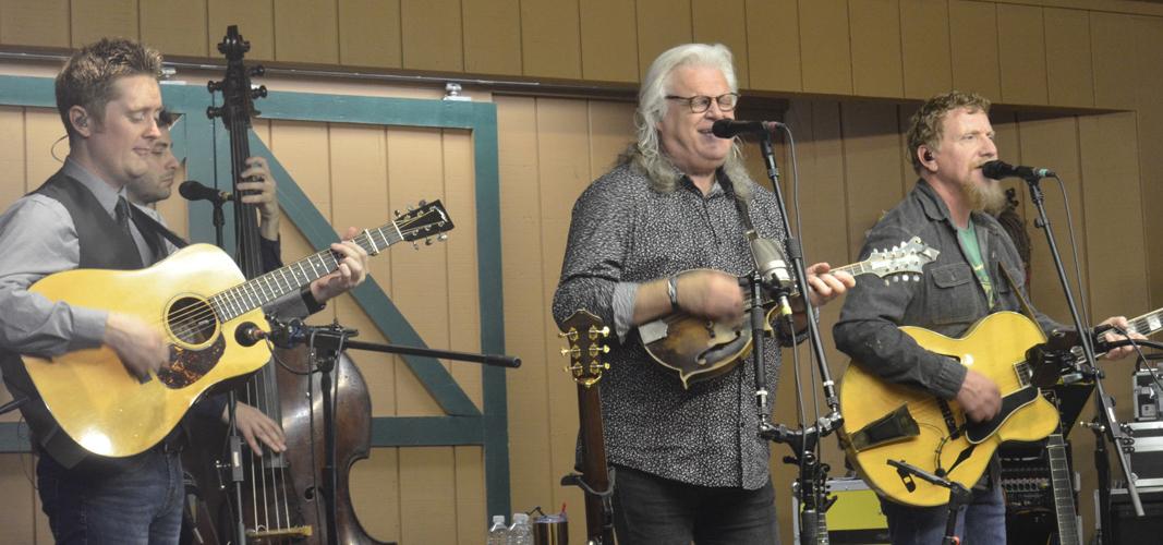Fans excitedly greet Ricky Skaggs at Vine Grove Bluegrass Festival Local News