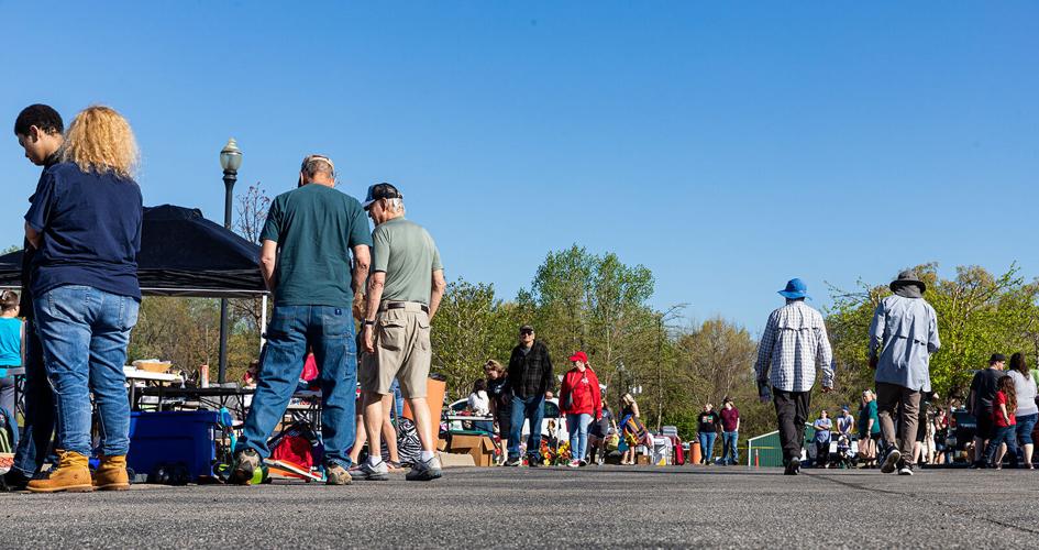 Community yard sale brings out bargain hunters | Local News ...
