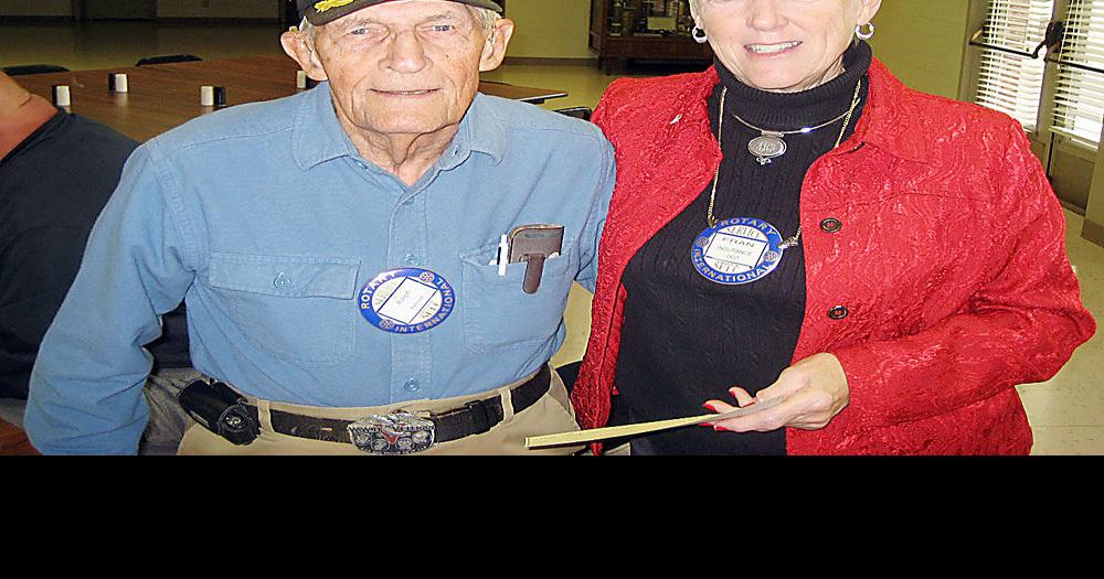 Radcliff Rotary Club supports Wreaths Across America project