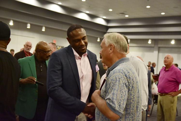 Hometown basketball star joins others in Hall of Fame
