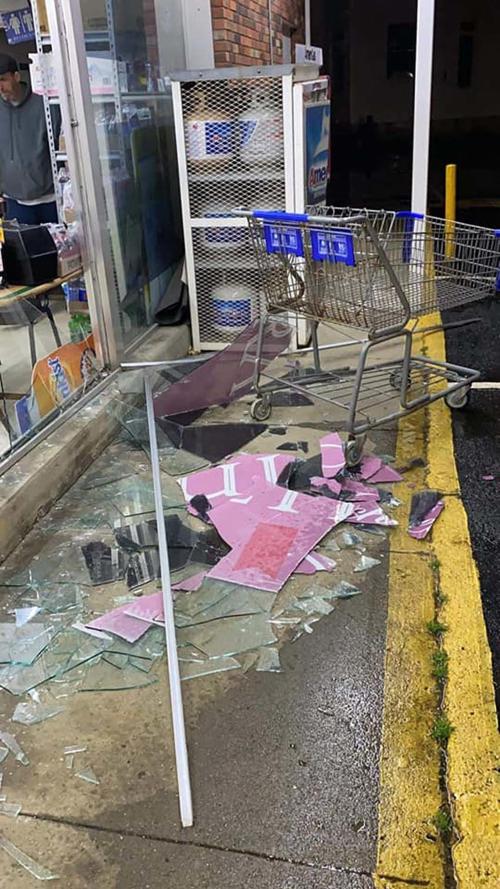 Juveniles break into E’town convenience store Monday