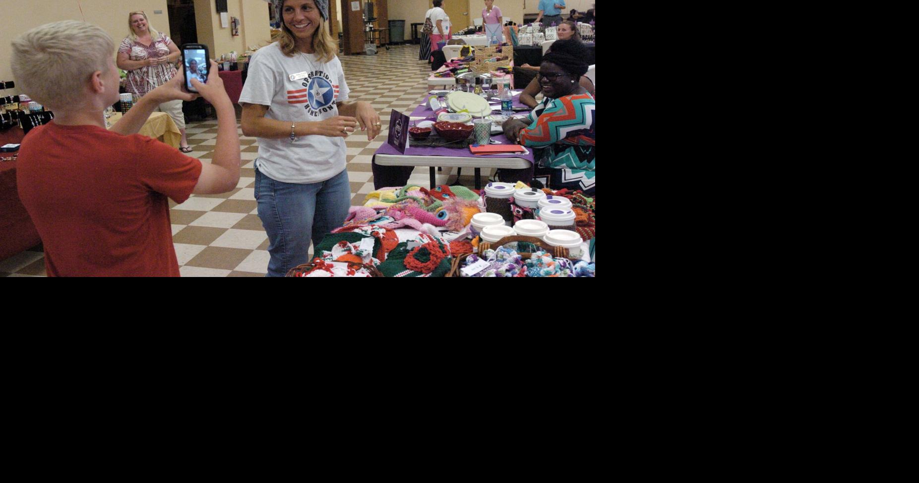PHOTOS: Christmas in July bazaar | Local News | thenewsenterprise.com