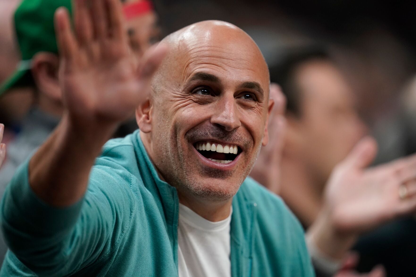 T-wolves, Lynx co-owner Lore agrees to sell his controlling stake at a ...