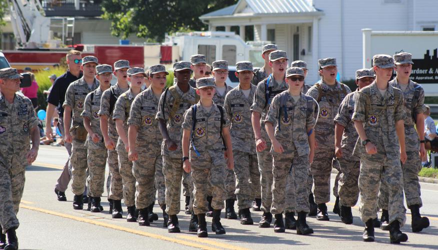 Heartland ‘hero’ parade brings out community Local News