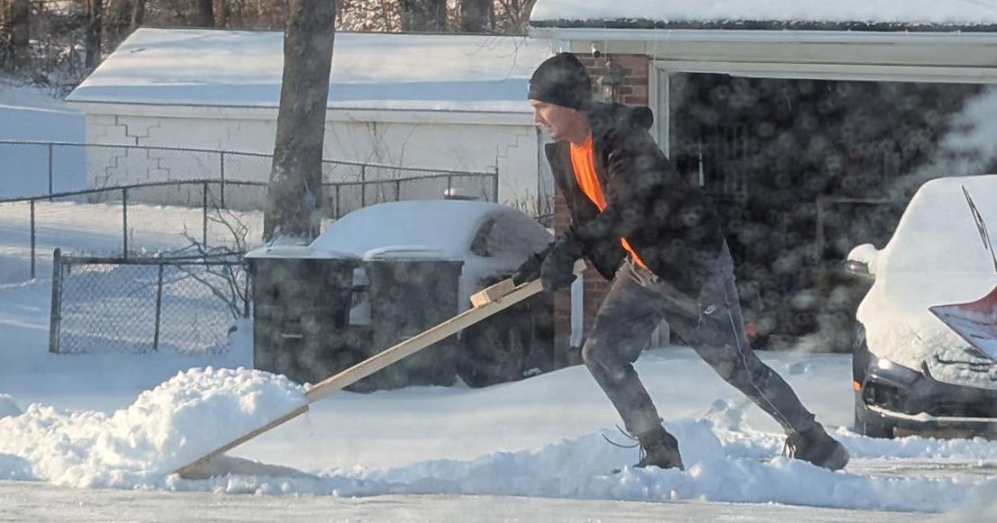 Here we snow again: Winter weather brings dry snow, cold winds | Local ...