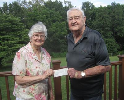 Potted Few members support golf scramble