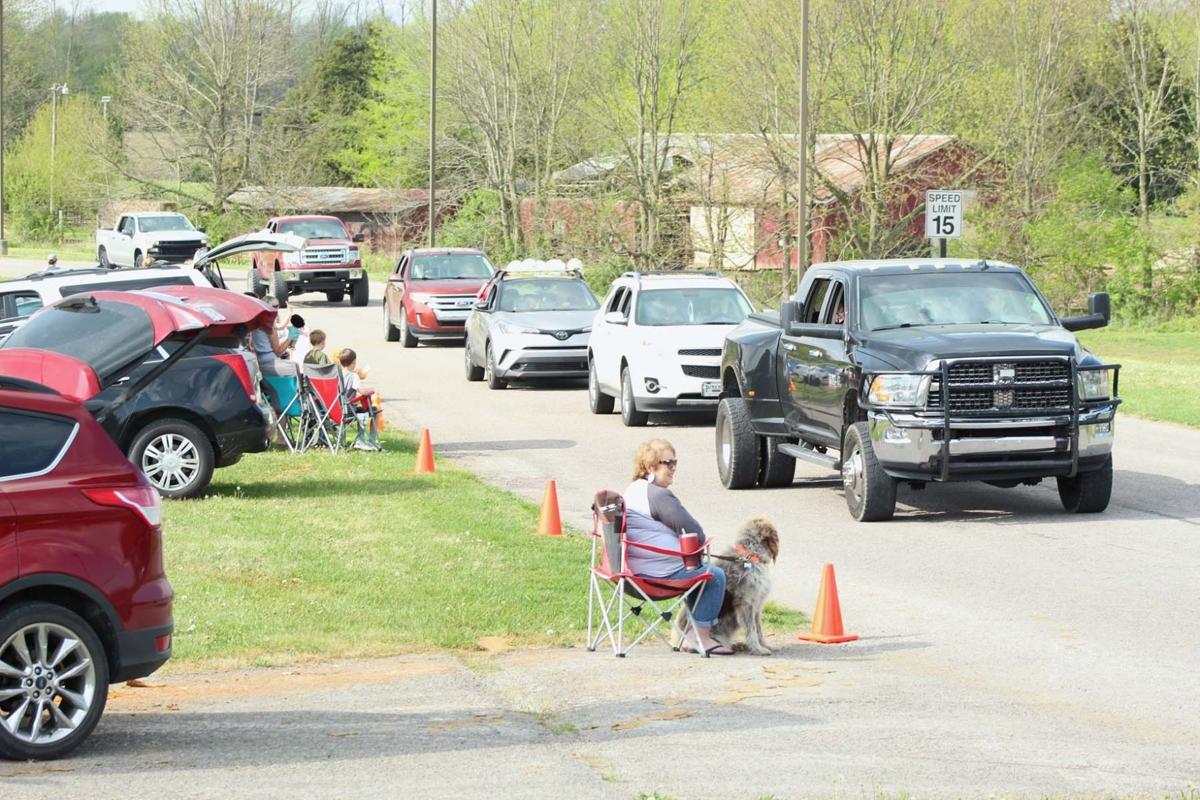Lakewood Holds Drive Thru Hello Party For Students Staff News Alert Thenewsenterprise Com